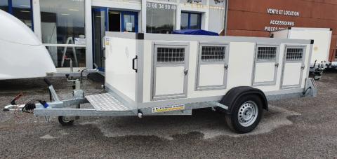 REMORQUE A CHIENS VSN DOG 8 VERSION 2 / 1 ESSIEU FREINE 750 KG ÉQUIPÉE DE 8 BOXES REMORQUE A CHIENS VSN DOG 8 VERSION 2 / 1 ESSIEU FREINE 750 KG ÉQUIPÉE DE 8 BOXES