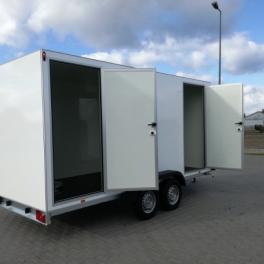Remorque fourgon sanitaire 2 portes latérales roues extérieures Remorque fourgon sanitaire 2 portes latérales roues extérieures